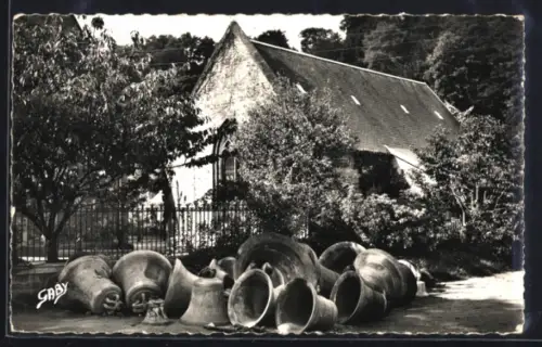 AK Villedieu-les-Poeles /Manche, Vieilles Cloches près de la Chapelle Ste-Blaise