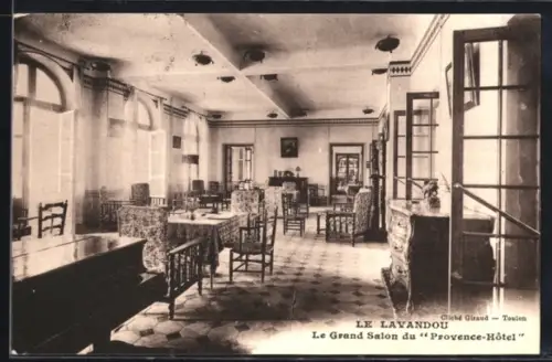 AK Le Lavandou, Le Grand Salon du Provence-Hôtel