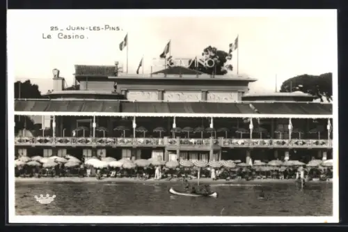 AK Juan-les-Pins, Le Casino et plage animée avec canot