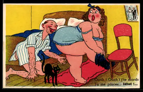 AK Bettszene, Mann zwickt dicke Frau in den Oberschenkel