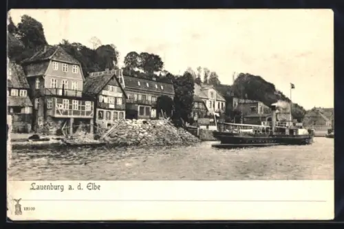 AK Lauenburg a. d. Elbe, Uferpartie mit Dampfschiff