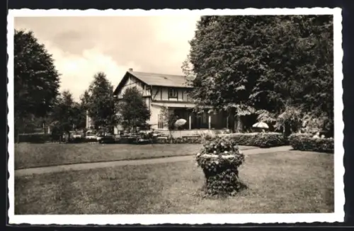 AK Lübeck-Israelsdorf, Gasthaus Tesighaus, Bes. Gretchen Lechner, Gartenansicht