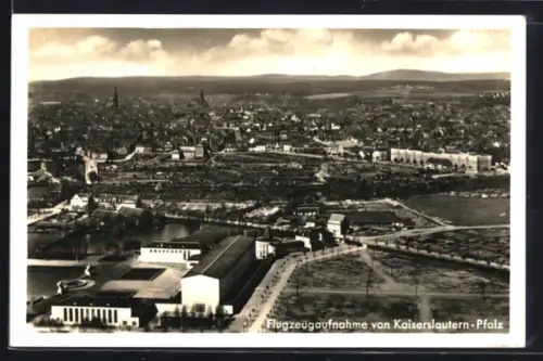 AK Kaiserslautern /Pfalz, Flugzeugaufnahme des Ortes