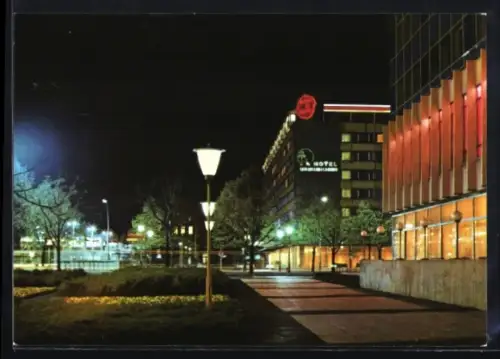 AK Berlin, Unter den Linden, Interhotel Stadt Berlin, Nachtaufnahme