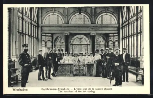 AK Wiesbaden, Kochbrunnen-Trinkhalle, Innenansicht