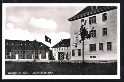 AK Weingarten /Württ., Argonnenkaserne, flagge