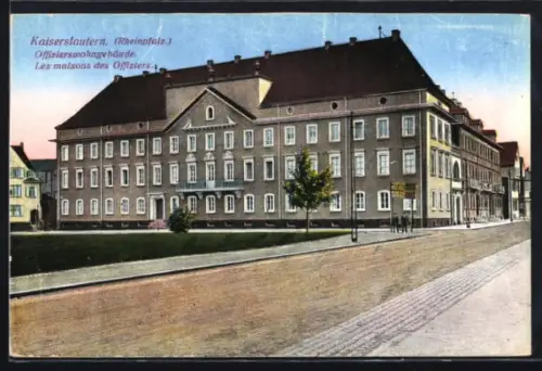 AK Kaiserslautern /Rheinpfalz, Offizierswohngebäude mit Strassenpartie