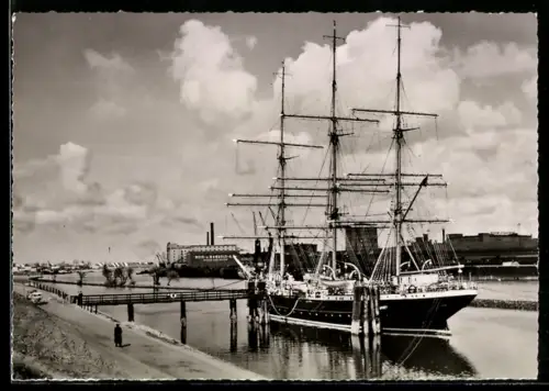 AK Bremen, Segelschulschiff Deutschland an Dalben festgemacht