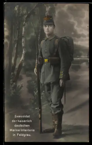 AK Seesoldat der kaiserlich deutschen Marine-Infanterie in Feldgrau marschmässig ausgerüstet