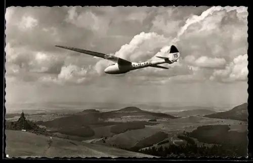 Foto-AK Segelflugzeug mit Kennung D-11-186 über der Wasserkuppe