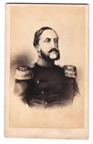 Fotografie unbekannter Fotograf und Ort, Porträt Prinz Friedrich VIII. v. Schleswig-Holstein in Uniform