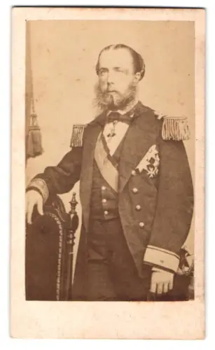 Fotografie unbekannter Fotograf und Ort, Porträt Maximilian von Österreich, Kaiser von Mexiko, in Uniform