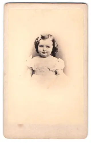 Fotografie unbekannter Fotograf und Ort, Porträt Prinzessin Luise Margareta von Preussen als Mädchen