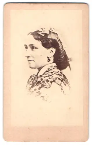 Fotografie unbekannter Fotograf und Ort, Porträt Louise von Hessen, Königin von Dänemark