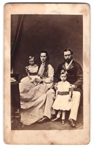 Fotografie unbekannter Fotograf und Ort, König Edward VII von Grossbritannien mit Queen Consort Alexandra v. Dänemark