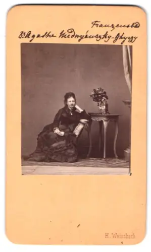 Fotografie H. Weissbach, Schemnitz, Porträt Baronin Agathe Mednyanszky-Ghyczy