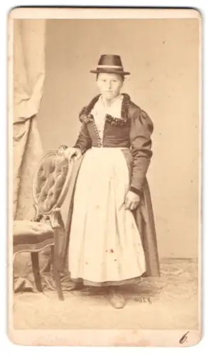 Fotografie Baldi & Würthle, Salzburg, Portrait einer Frau in Tracht Salzburg