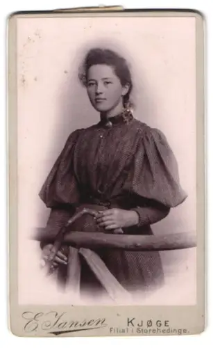 Fotografie E. Jansen, Køge, Nørregade 207, Porträt einer jungen Frau