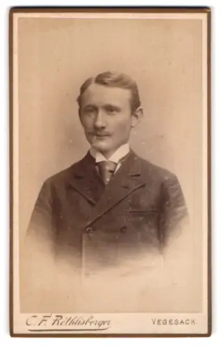 Fotografie C. F. Röthlisberger, Vegesack, Bremerstr. 14, Porträt eines jungen Mannes