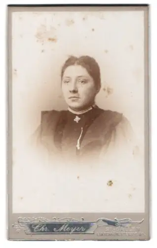 Fotografie Ehn Meyer, St. Gallen, Linsenbühlstrasse 86, Porträt einer Dame