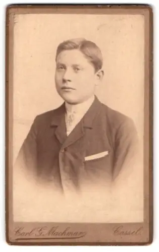 Fotografie Carl G. Machmar, Cassel, Untere-König-Strasse 63, Porträt eines jungen Mannes