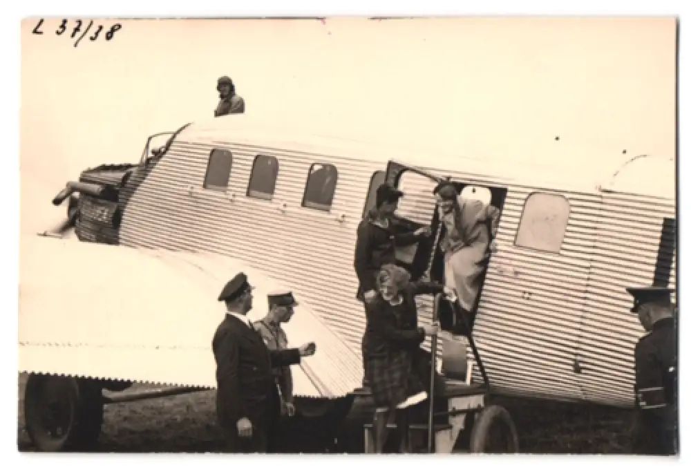 21 Fotografien Flughafen Essen, Junkers Flugzeuge der Lufthansa, Besucher & Hangar zum Tag d. Eröffnung 1934,  0