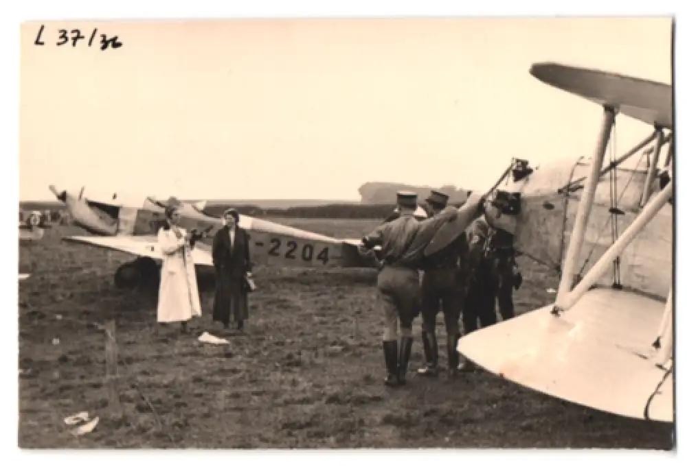 21 Fotografien Flughafen Essen, Junkers Flugzeuge der Lufthansa, Besucher & Hangar zum Tag d. Eröffnung 1934,  1