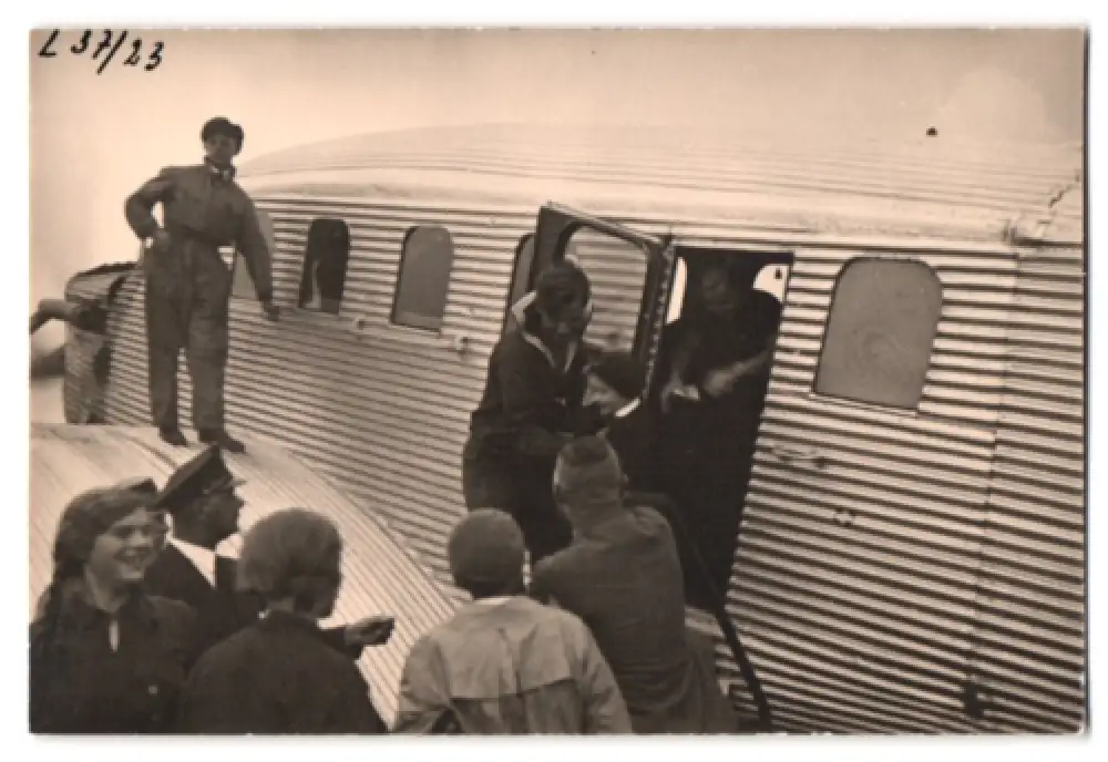 21 Fotografien Flughafen Essen, Junkers Flugzeuge der Lufthansa, Besucher & Hangar zum Tag d. Eröffnung 1934,  10