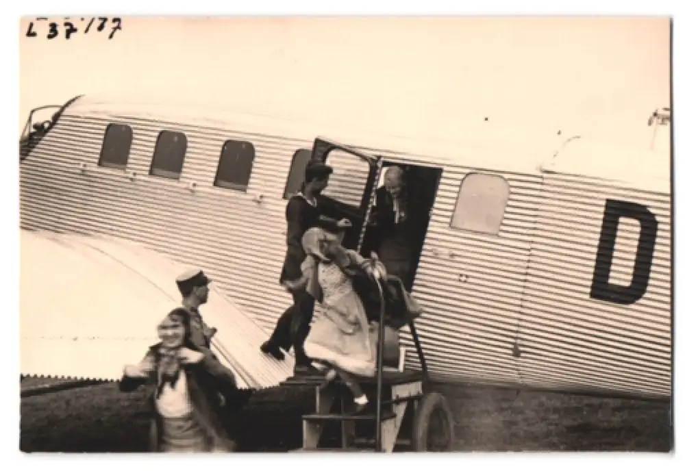 21 Fotografien Flughafen Essen, Junkers Flugzeuge der Lufthansa, Besucher & Hangar zum Tag d. Eröffnung 1934,  12