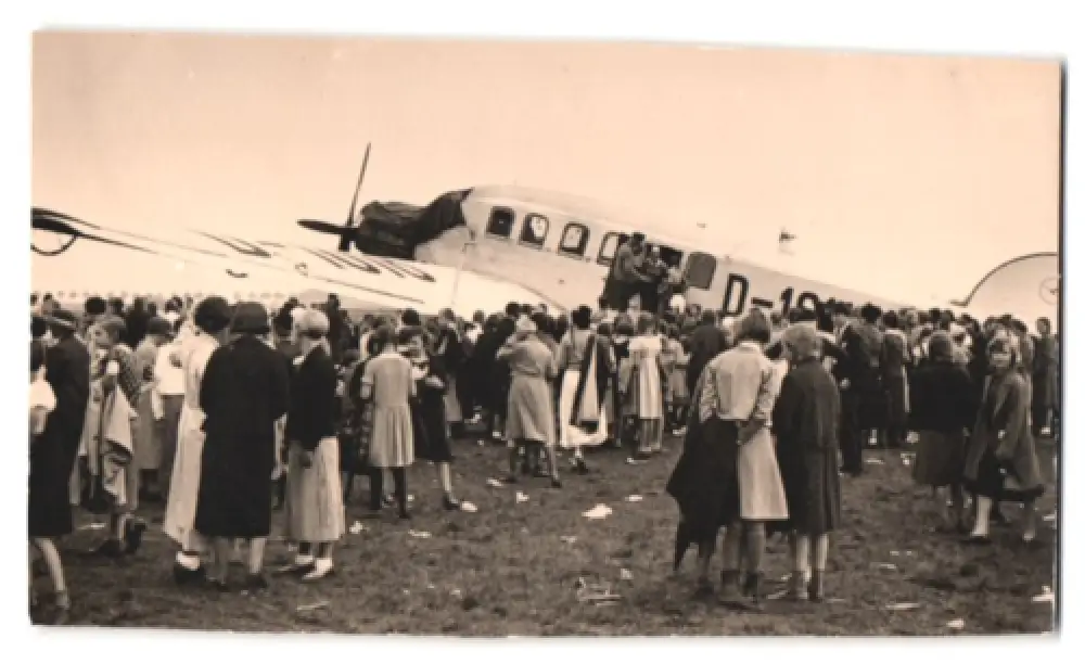 21 Fotografien Flughafen Essen, Junkers Flugzeuge der Lufthansa, Besucher & Hangar zum Tag d. Eröffnung 1934,  14