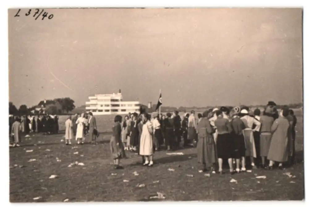 21 Fotografien Flughafen Essen, Junkers Flugzeuge der Lufthansa, Besucher & Hangar zum Tag d. Eröffnung 1934,  16