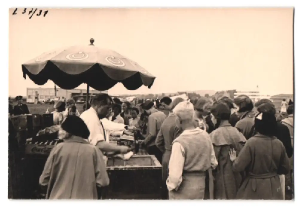21 Fotografien Flughafen Essen, Junkers Flugzeuge der Lufthansa, Besucher & Hangar zum Tag d. Eröffnung 1934,  18