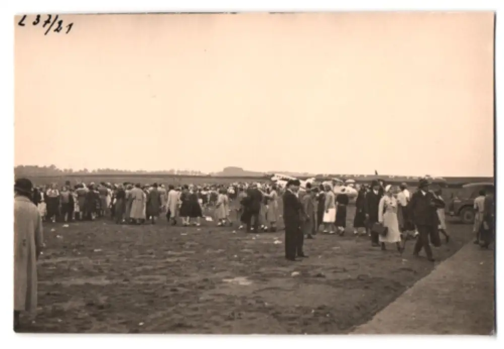 21 Fotografien Flughafen Essen, Junkers Flugzeuge der Lufthansa, Besucher & Hangar zum Tag d. Eröffnung 1934,  19
