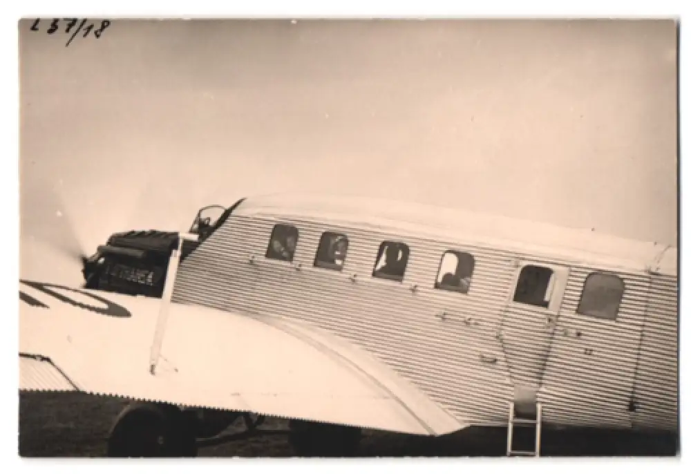 21 Fotografien Flughafen Essen, Junkers Flugzeuge der Lufthansa, Besucher & Hangar zum Tag d. Eröffnung 1934,  2