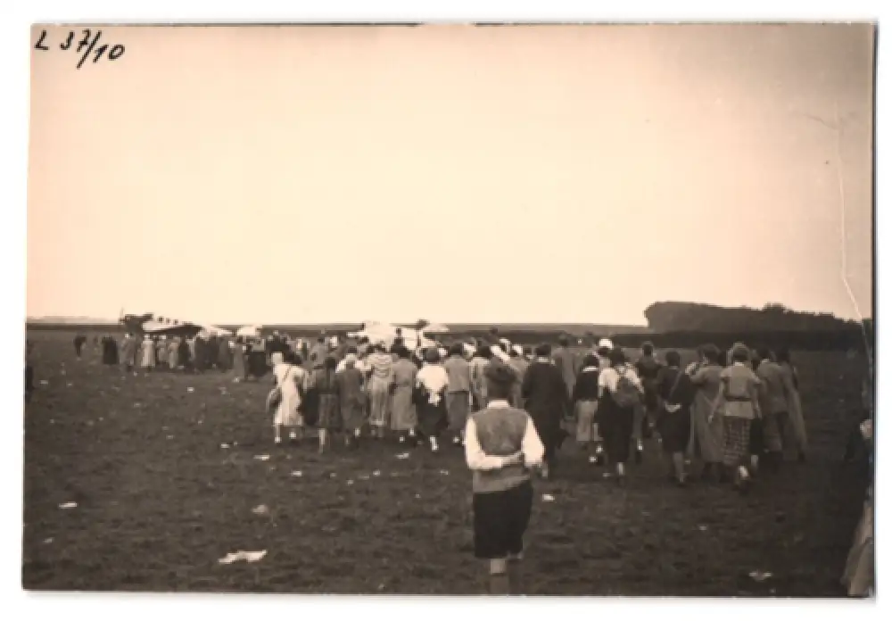 21 Fotografien Flughafen Essen, Junkers Flugzeuge der Lufthansa, Besucher & Hangar zum Tag d. Eröffnung 1934,  20