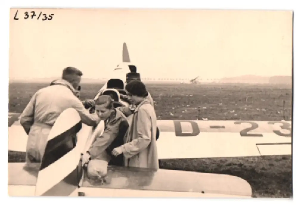 21 Fotografien Flughafen Essen, Junkers Flugzeuge der Lufthansa, Besucher & Hangar zum Tag d. Eröffnung 1934,  3