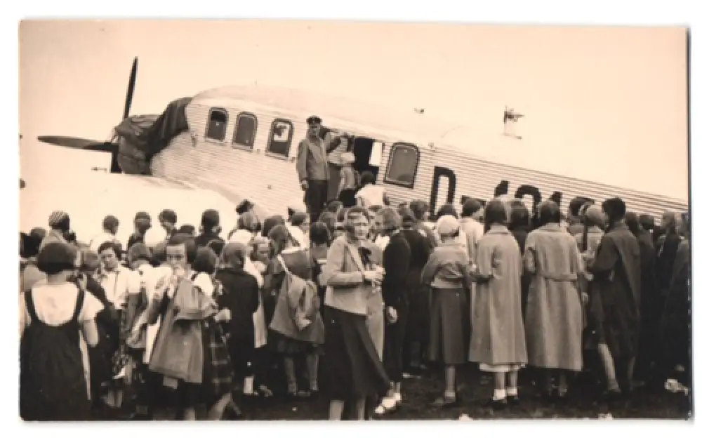 21 Fotografien Flughafen Essen, Junkers Flugzeuge der Lufthansa, Besucher & Hangar zum Tag d. Eröffnung 1934,  8