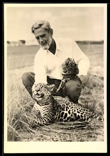 AK Mann mit Leopard und dessen Baby