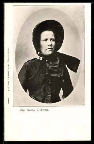 AK Mrs. Major Miller von der Heilsarmee im Portrait, Religion