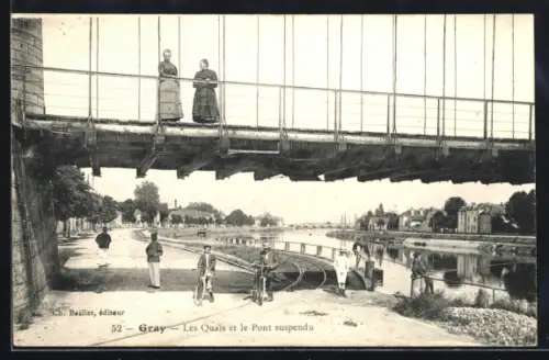 AK Gray, Les Quais et le Pont suspendu