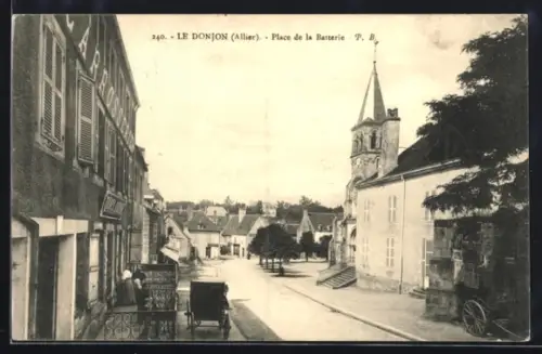 AK Le Donjon /Allier, Place de la Batterie