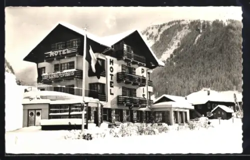 AK Morzine /Hte-Savoie, Hotel et Taverne de Paris en hiver