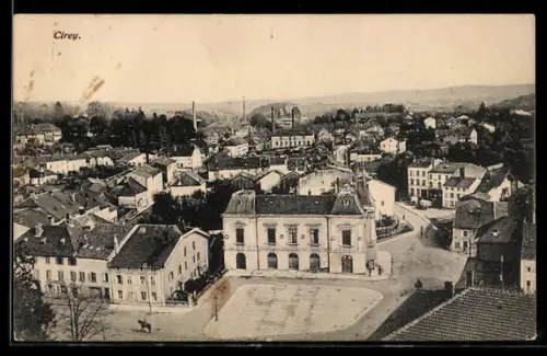 AK Cirey, Vue panoramique sur la place centrale et les environs du village