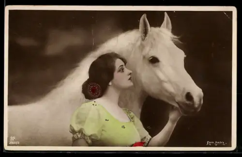 AK Stummfilm-Schauspielerin Fern Andra mit Pferd