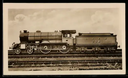 Foto-AK Englische Eisenbahn-Lokomotive der L N E R 234