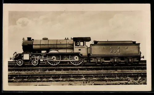 Foto-AK Englische Eisenbahn-Lokomotive der L N E R 234