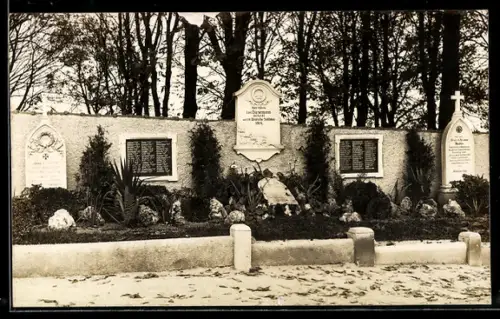 Foto-AK Kriegsgräber Ltnt. Griesemann, Inf.-Rgt. 65, u. 84 deutsche Soldaten