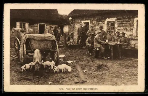 AK Rast auf einem Bauergehöft, Soldaten, Schweine, Pferd