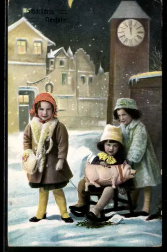 AK Kinder mit Schlitten und Glücksschwein in einem verschneiten Ort