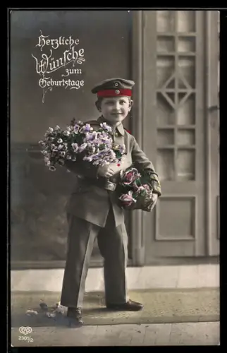 AK Knabe in Uniform mit Blumen
